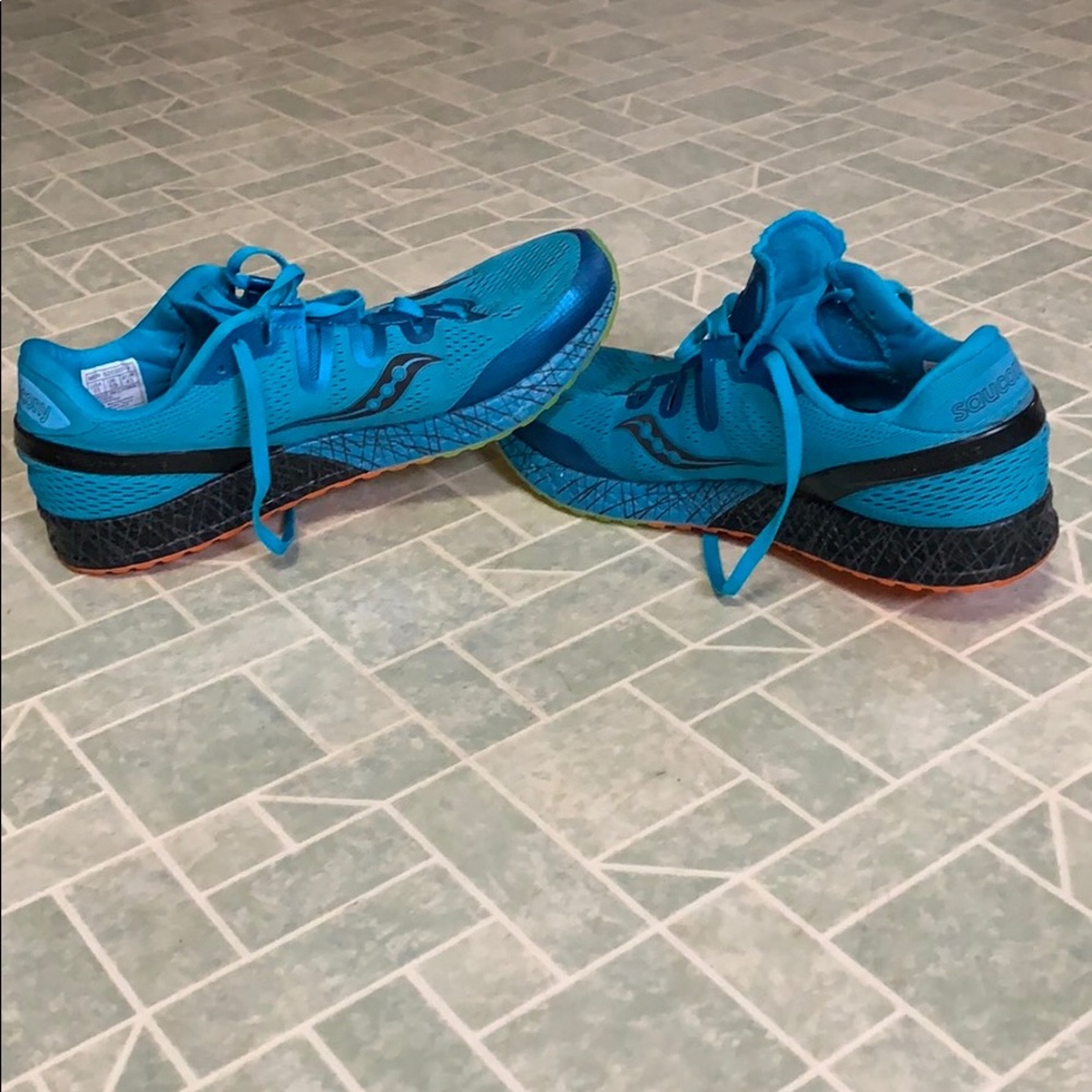 Men’s Saucony freedom running shoes